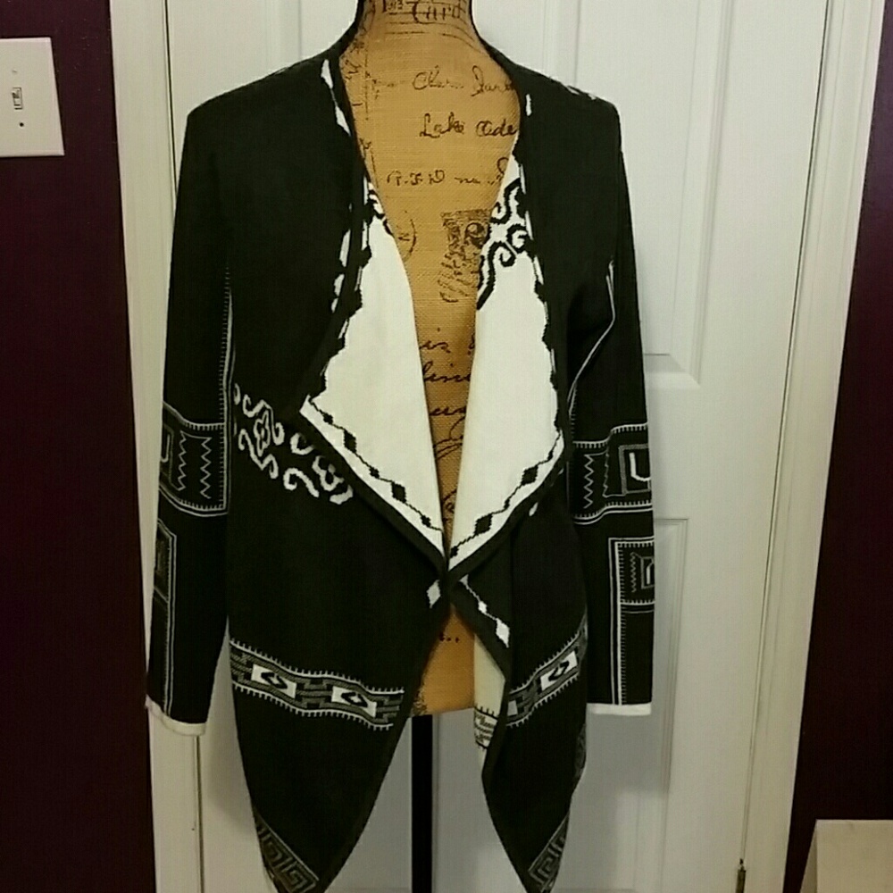 Very stylish cardigan sweater!!